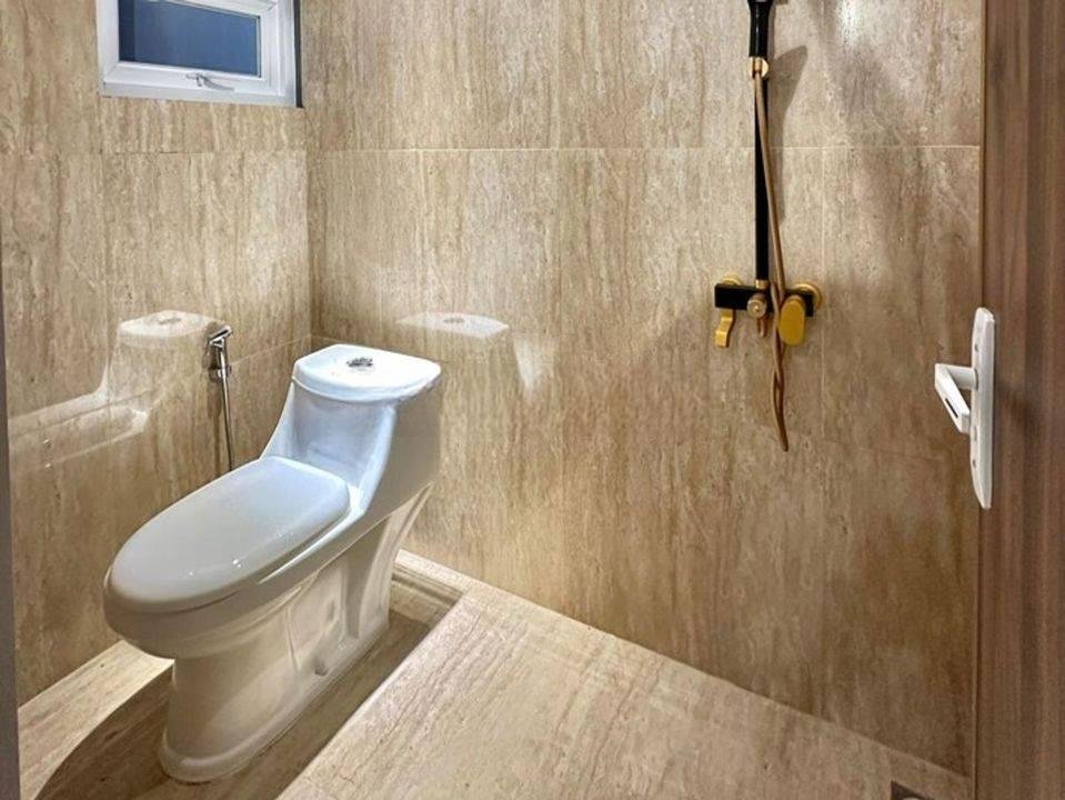 Rumah Cantik 2 Lt Siap Huni Gratis Renovasi 5 Mnt ke Taman Kota 2 BSD Harga Nego J24069