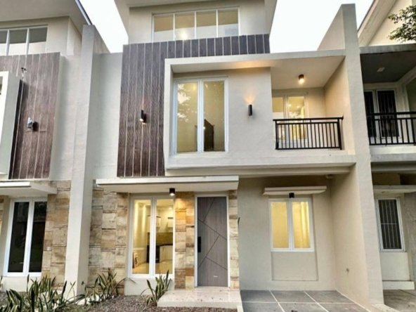 Rumah Cantik 2 Lt Siap Huni Gratis Renovasi 5 Mnt ke Taman Kota 2 BSD Harga Nego J24069