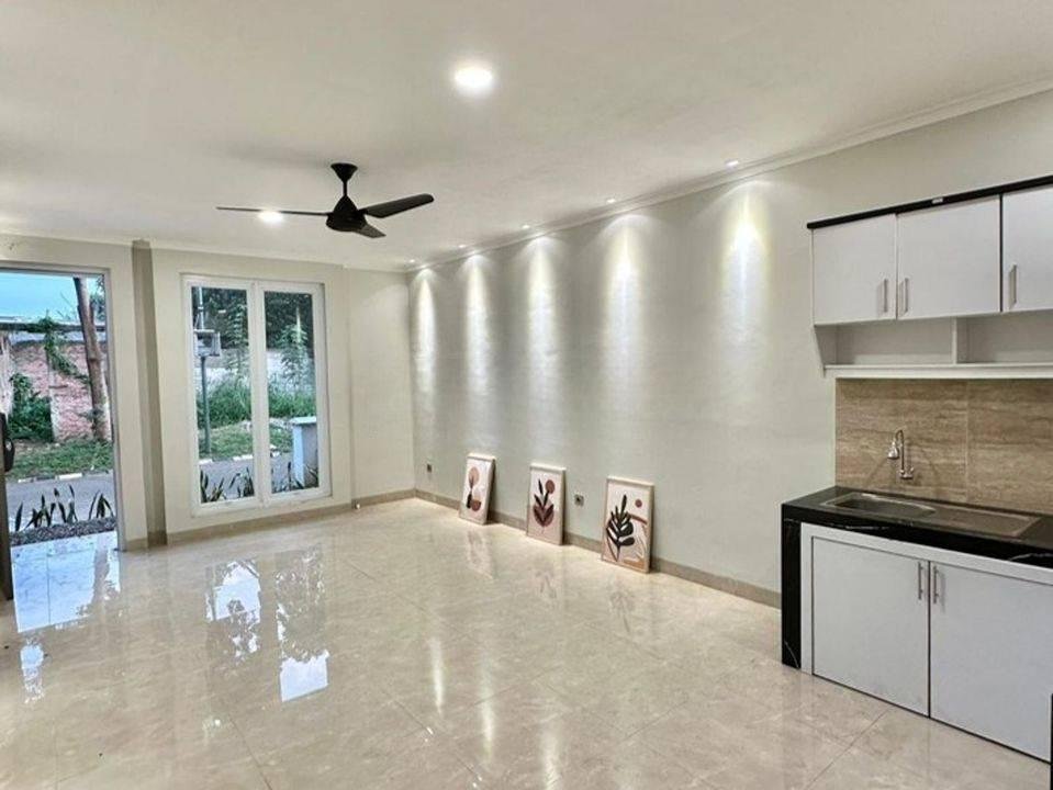 Rumah Cantik 2 Lt Siap Huni Gratis Renovasi 5 Mnt ke Taman Kota 2 BSD Harga Nego J24069