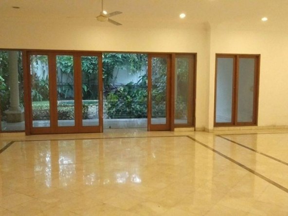 Desewakan Kemang Bisa Office rp 300 Jt/th 2 Lantai SHM Utara Rumah
