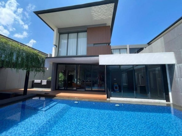 Rumah Mewah Bsd Swimming Pool Gym Lift Lokasi Terbaik Jarang Ada