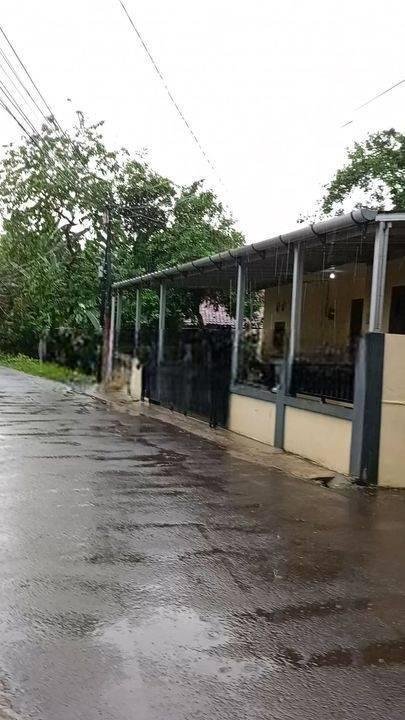 Rumah Hoek Strategis Dekat kelurahan Pondok Ranggon