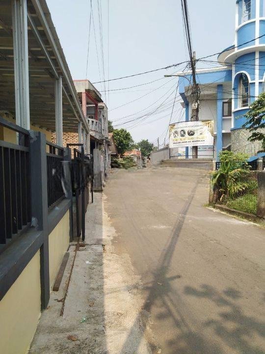 Rumah Hoek Strategis Dekat kelurahan Pondok Ranggon