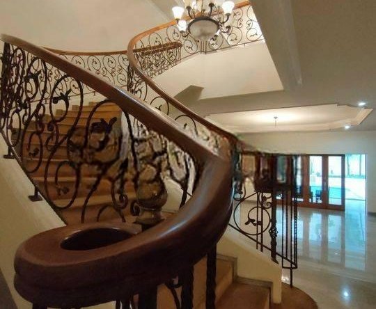 House With Swimming Pool At West Cilandak