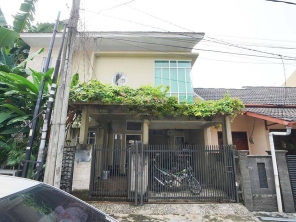Rumah Modern Asri 15 Menit ke Transmart Graha Raya 2 Lantai Hadap Utara J23881
