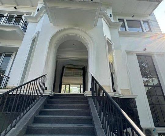 Modern House In Kebayoran Baru Bagus Dengan Lift