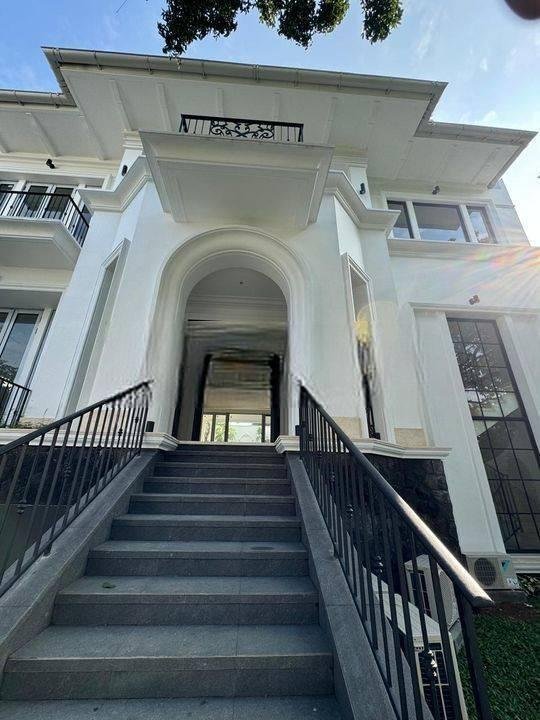Modern House In Kebayoran Baru Bagus Dengan Lift