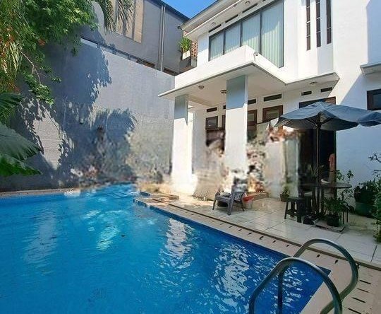 Rumah Bagus dengan kolam renang di Cilandak