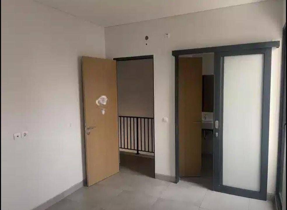 RUMAH BARU 2 LT 4 KT ADA KAMAR BAWAH di YUTHICA BSD-No cobroke