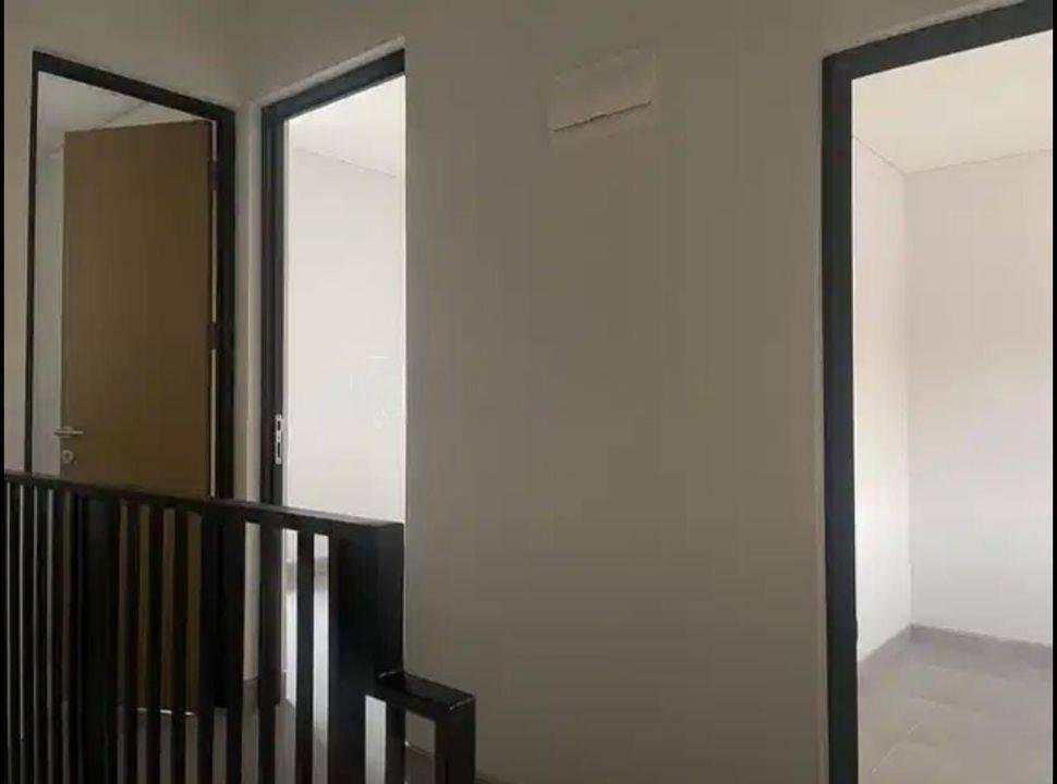 RUMAH BARU 2 LT 4 KT ADA KAMAR BAWAH di YUTHICA BSD-No cobroke