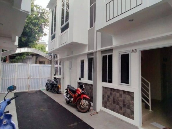 Rumah 2 Lantai lokasi strategis dekat apart Basura Jakarta Timur