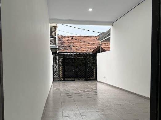 Rumah Tanjung Duren 3 lantai jalan 2 mobil