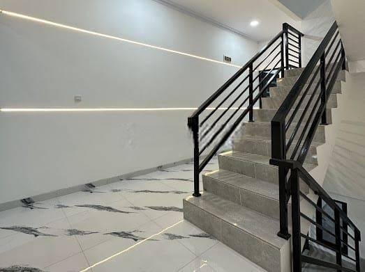 Rumah Tanjung Duren 3 lantai jalan 2 mobil