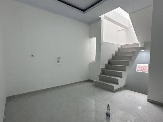 Rumah tanjung duren di Jalan menteng 3 Lantai SHM jalan 2 mobil lega Rumah tanjung duren di Jalan menteng 3 Lantai SHM jalan 2 mobil lega
