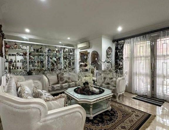 Di Rumah Mewah Siap Huni Dekat Pejaten Village