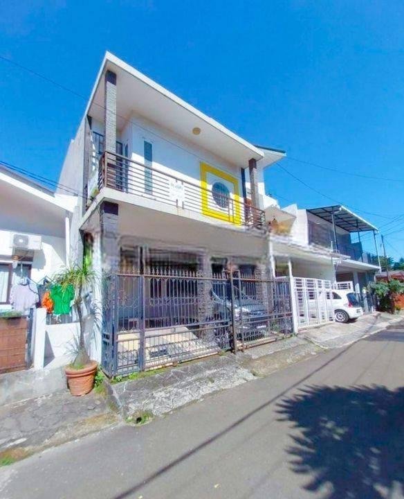 RUMAH SIAP HUNI 2LT CANTIK TERAWAT STRATEGIS DI BINTARO