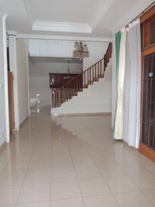 Termurah Rumah Bangunan 2 lantai Kamar Besar Dekat Ecopark Tebet