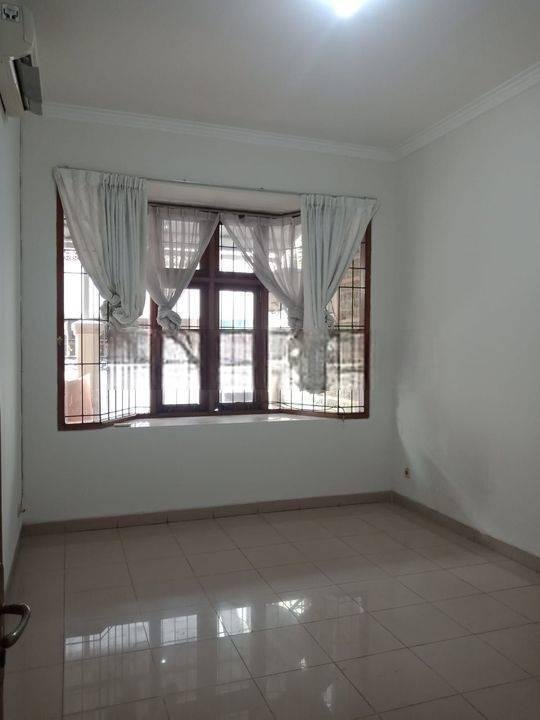 Termurah Rumah Bangunan 2 lantai Kamar Besar Dekat Ecopark Tebet