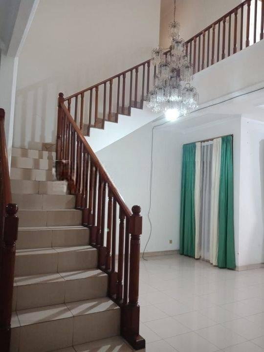 Termurah Rumah Bangunan 2 lantai Kamar Besar Dekat Ecopark Tebet
