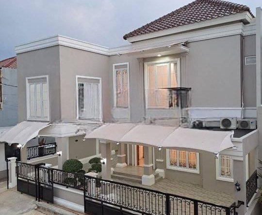 Rumah Mewah Dalam Komplek Elite Pinggir Jalan Jakarta Selatam