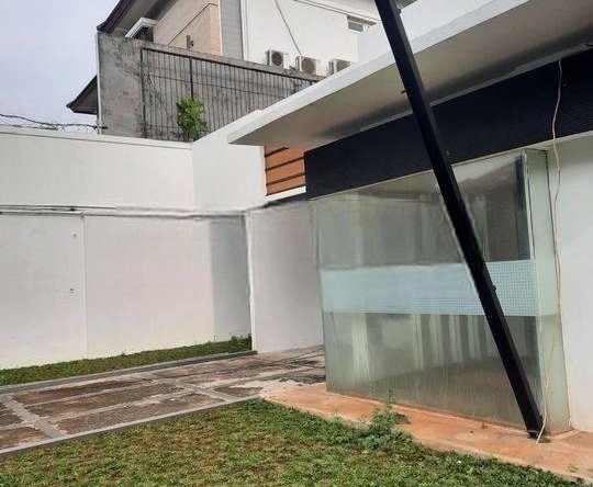 Rumah hitung tanah lokasi area senopati kebayoran baru