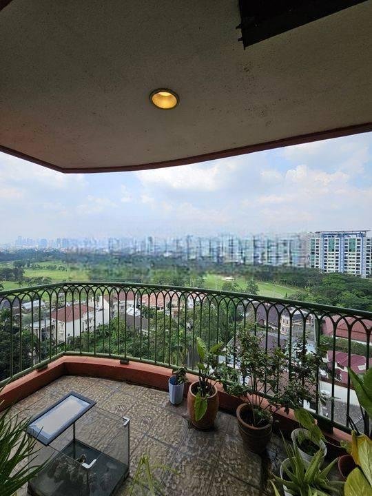 Apartemen Greenview Nuansa Hijau 3 Kamar Tidur Golf View Pondok Indah Jakarta Selatan