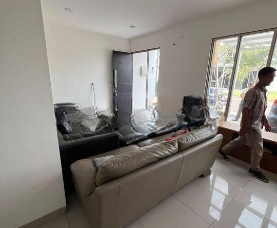 Rumah 2 Lantai semi furnished di PIK2
