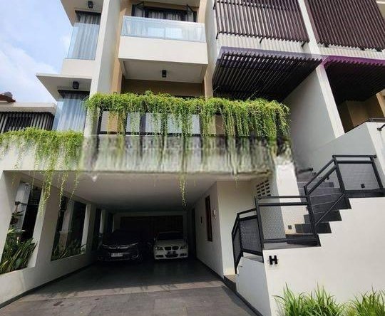 Rumah minimalis 3 Lantai di Kemang Dalam Town House 24 security