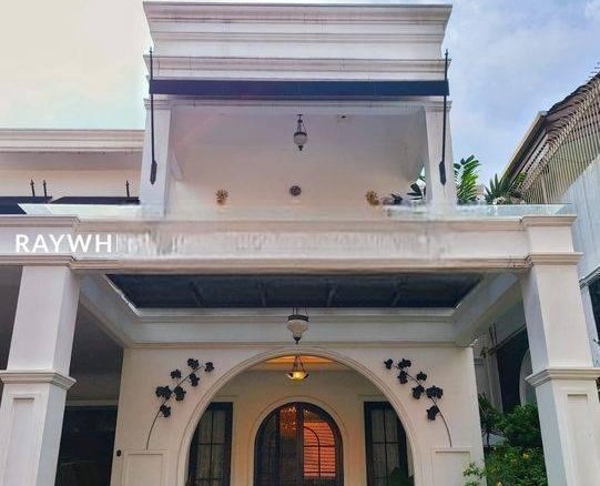 Townhouse Classic Design Furnished Area Kemang Bangka