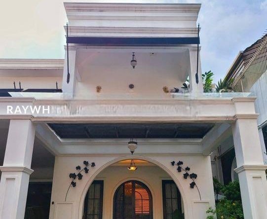Townhouse Classic Design Furnished Area Kemang Bangka