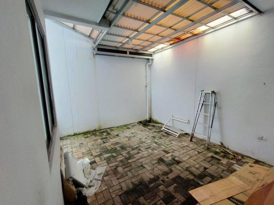 STOCK LANGKA Rumah di EMINENT ILLUSTRIA STOCK LANGKA Rumah di EMINENT ILLUSTRIA
