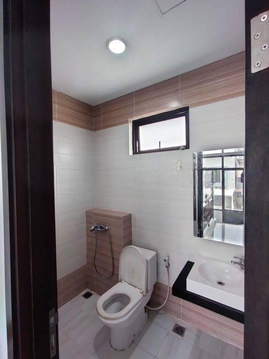 STOCK LANGKA Rumah di EMINENT ILLUSTRIA STOCK LANGKA Rumah di EMINENT ILLUSTRIA