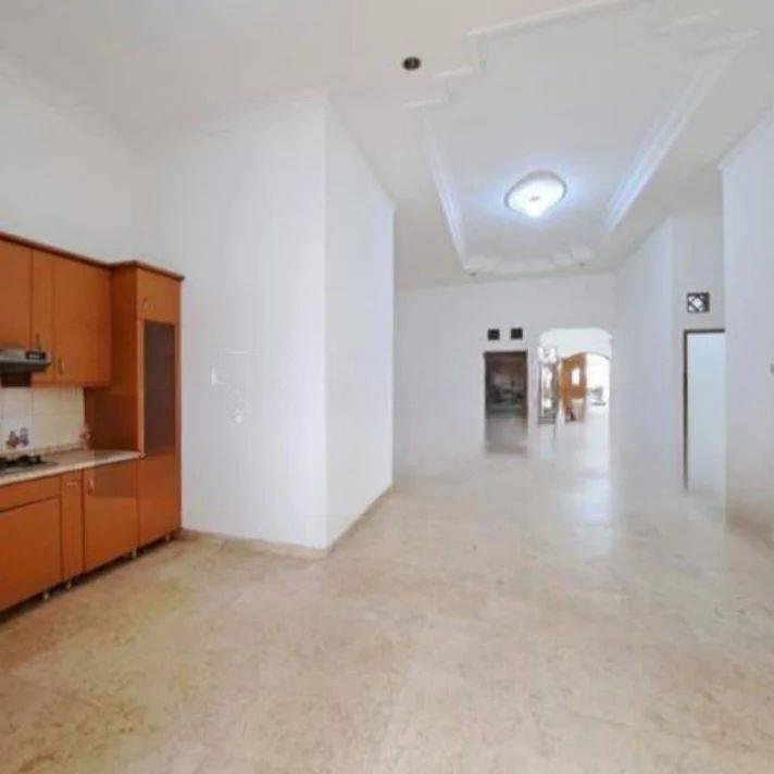 Di Sewa rumah siap huni bisa untuk kantor lokasi strategis Pinggir Jalan Row Jalan 2 Mobil