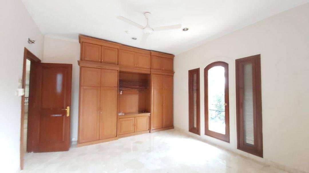 Disewa Rumah di Pondok indah 2 Lantai bisa untuk kantor