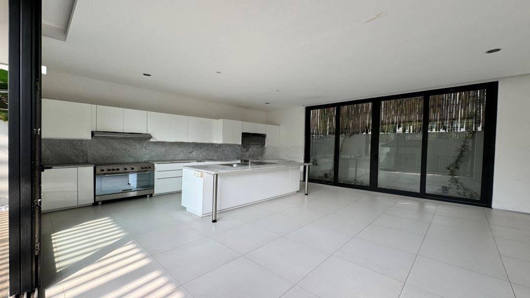 Disewakan Rumah Cluster Mewah Kemang LB 703 m2+Swimming Pool