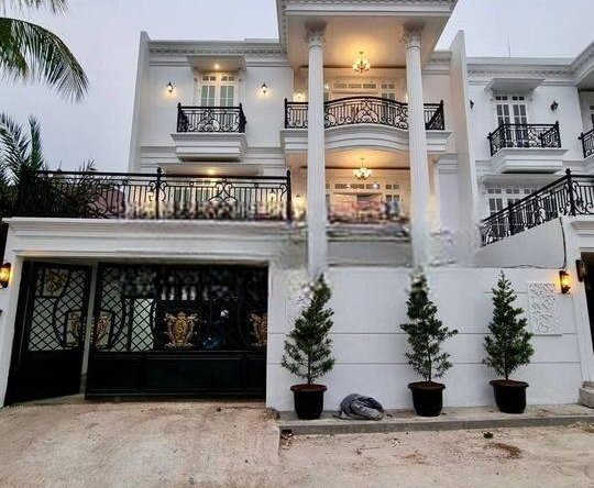 Rumah 3 Lantai SHM Bagus hadap Timur di Jln Cilandak raya