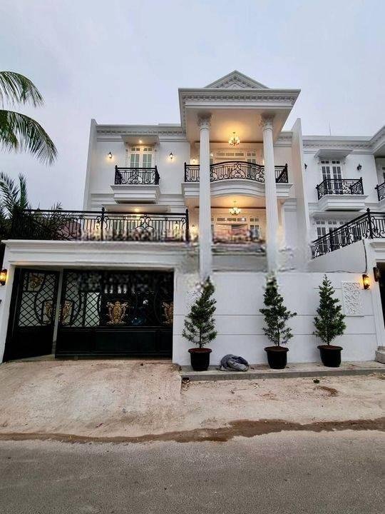 Rumah 3 Lantai SHM Bagus hadap Timur di Jln Cilandak raya