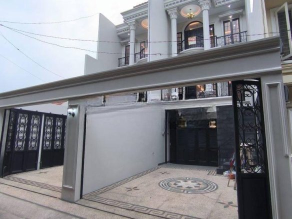 Rumah Eropa Classic di Pejaten Barat Pasar Minggu Jakarta Selatan