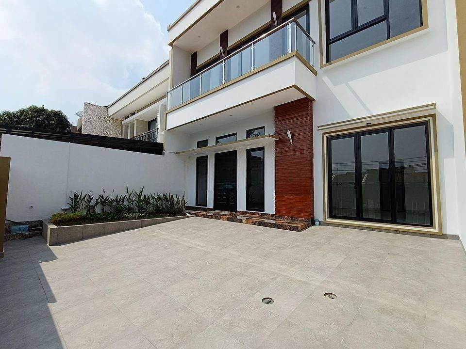 Rumah Baru 2 Lantai Cantik Dan Megah 4 Kamar di Nusa Loka Bsd M485