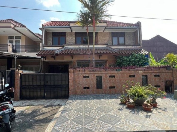 RUMAH BAGUS 2 LANTAI SHM