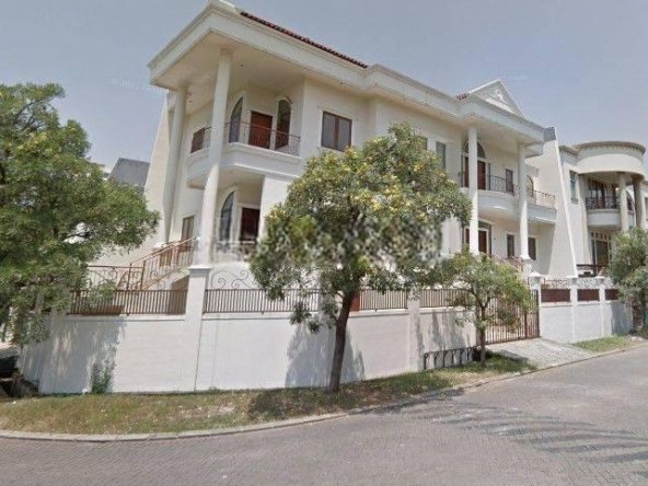 Rumah Pantai Indah Kapuk Hoek Di Jalan Boulevard SHM