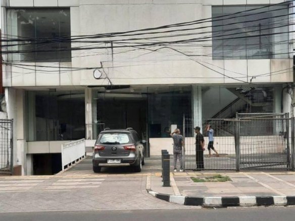 Rumah 3 lantai + basement disewakan di Area Senopati - Gunawarman, kebayoran baru - jaksel 38 Rumah 3 lantai + basement disewakan di Area Senopati - Gunawarman, kebayoran baru - jaksel Rumah 3 lantai + basement disewakan di Area Senopati - Gunawarman