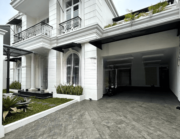 Rumah Mewah Dalam Komplek Gudang Peluru