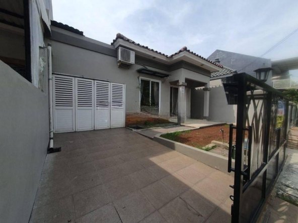 Rumah Bagus semi furnish di Vila melati mas