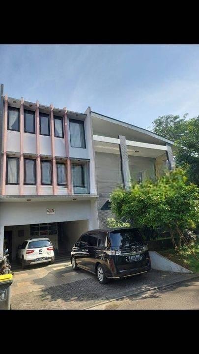 Rumah Mewah 3 Lantai Di Bsd Cluster Castilla Serpong Tangerang Selatan Lt 552m2 Swimpool