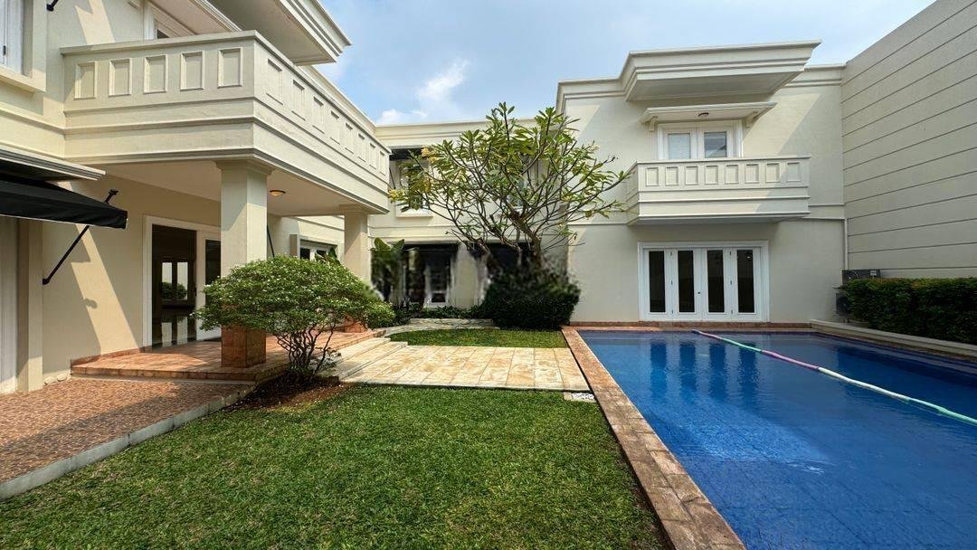 Luxury House In Pondok Indah close To JIS