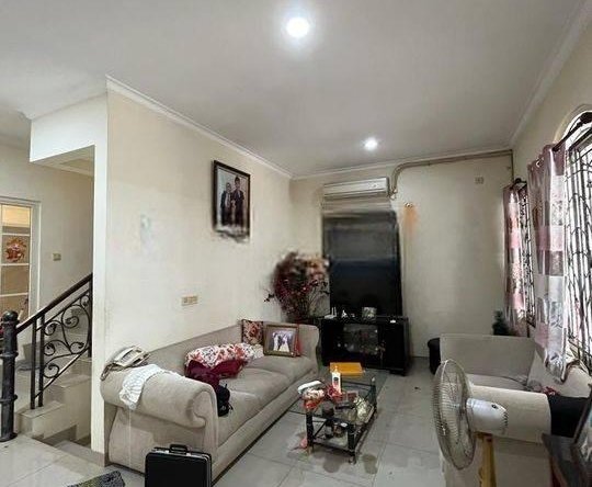 Dijual Rumah di GLC West Europe Bagus SHM Nyaman Besar