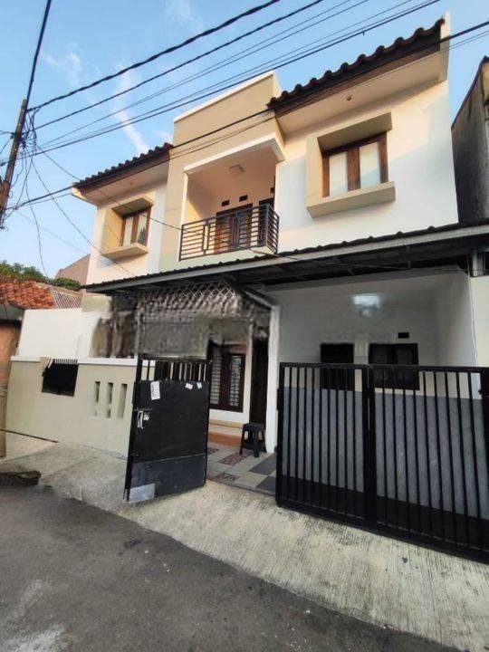 Rumah cantik 2 Lt TERMURAH di jalan kayu putih pulo Gadung Jaktim