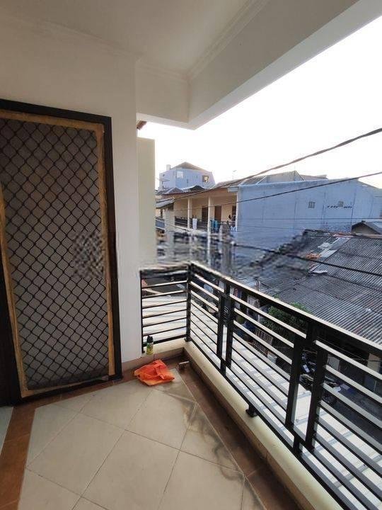 Rumah cantik 2 Lt TERMURAH di jalan kayu putih pulo Gadung Jaktim
