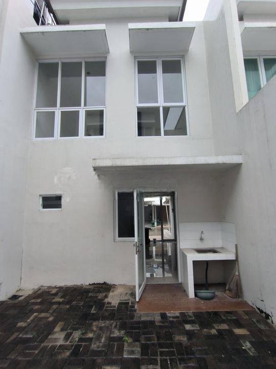 Disewakan rumah baru 2 lantai citra garden 8 harga paling murah